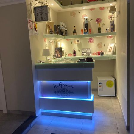 Beb La Gemma Bed & Breakfast เนเปิลส์ ภายนอก รูปภาพ