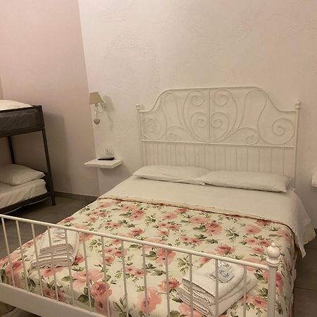 Beb La Gemma Bed & Breakfast เนเปิลส์ ภายนอก รูปภาพ