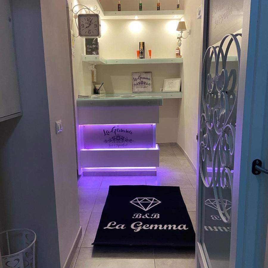 Beb La Gemma Bed & Breakfast เนเปิลส์ ภายนอก รูปภาพ