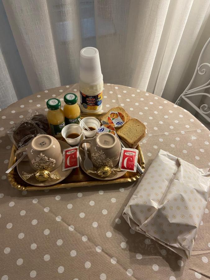 Beb La Gemma Bed & Breakfast เนเปิลส์ ภายนอก รูปภาพ