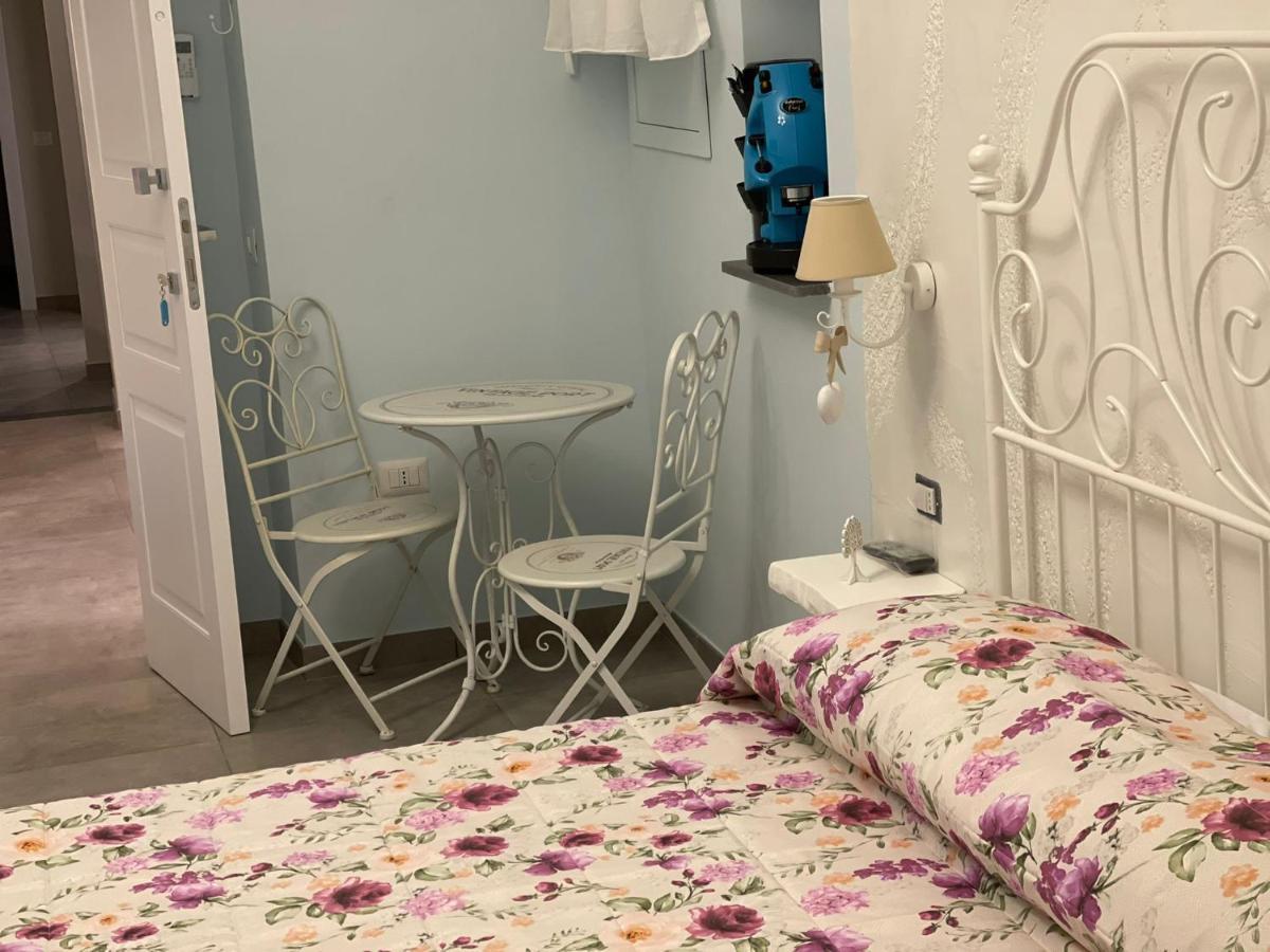 Beb La Gemma Bed & Breakfast เนเปิลส์ ภายนอก รูปภาพ