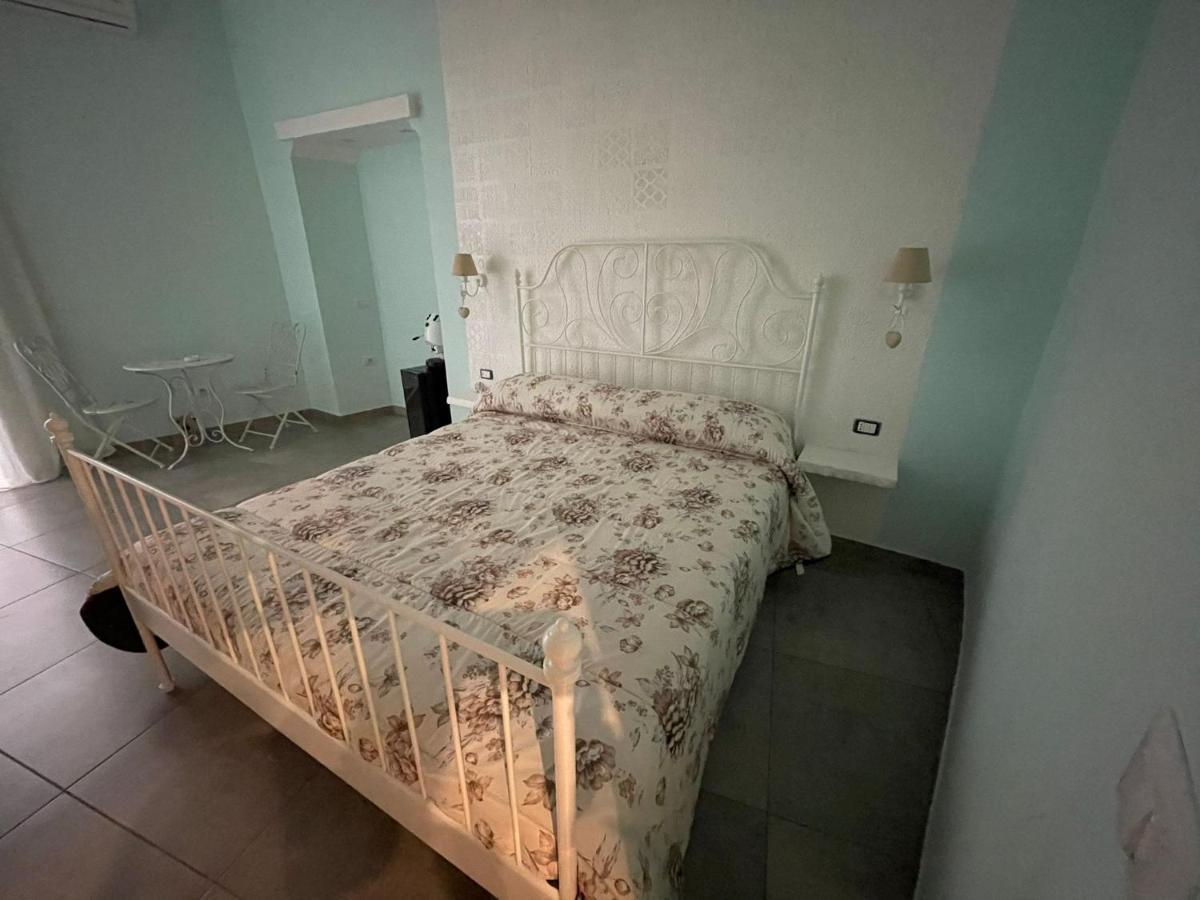 Beb La Gemma Bed & Breakfast เนเปิลส์ ภายนอก รูปภาพ