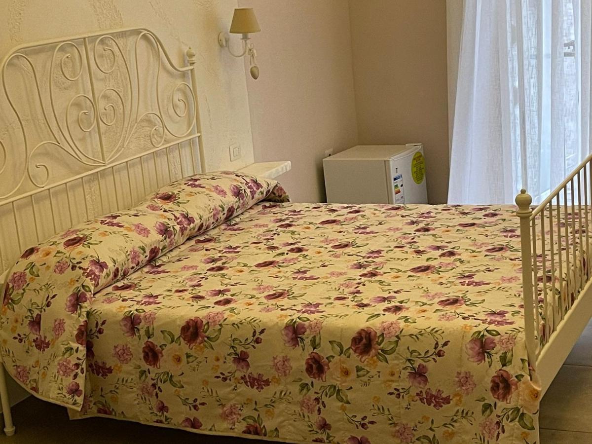 Beb La Gemma Bed & Breakfast เนเปิลส์ ภายนอก รูปภาพ