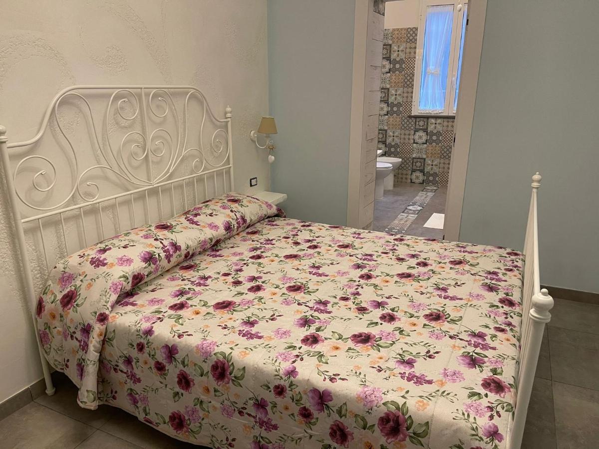 Beb La Gemma Bed & Breakfast เนเปิลส์ ภายนอก รูปภาพ