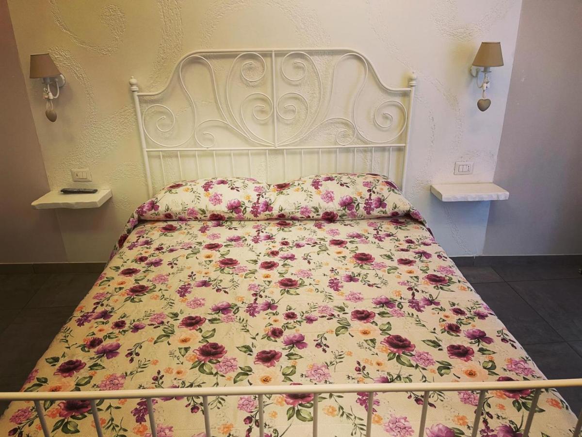 Beb La Gemma Bed & Breakfast เนเปิลส์ ภายนอก รูปภาพ