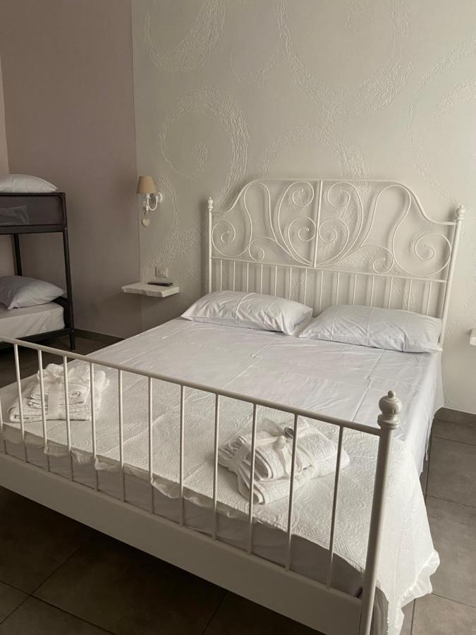 Beb La Gemma Bed & Breakfast เนเปิลส์ ภายนอก รูปภาพ