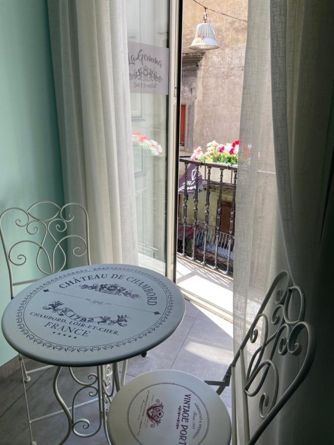 Beb La Gemma Bed & Breakfast เนเปิลส์ ภายนอก รูปภาพ