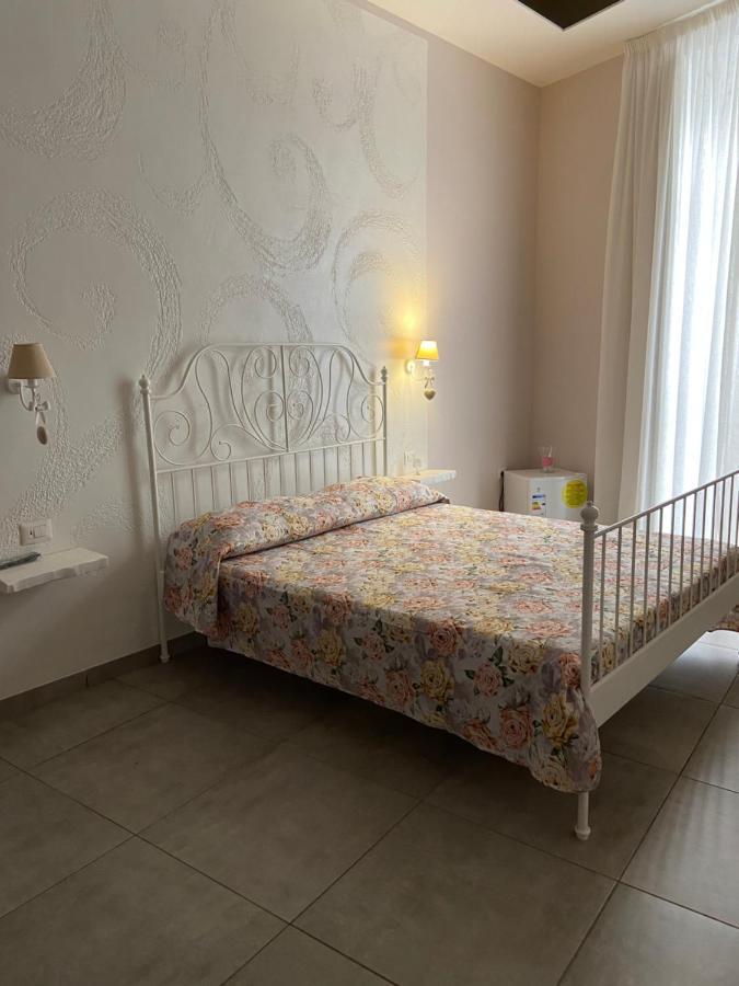 Beb La Gemma Bed & Breakfast เนเปิลส์ ภายนอก รูปภาพ