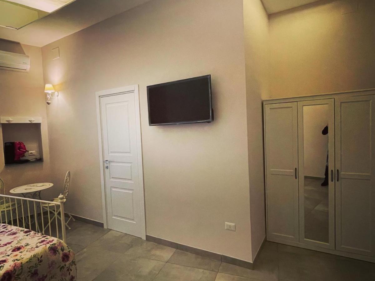 Beb La Gemma Bed & Breakfast เนเปิลส์ ภายนอก รูปภาพ