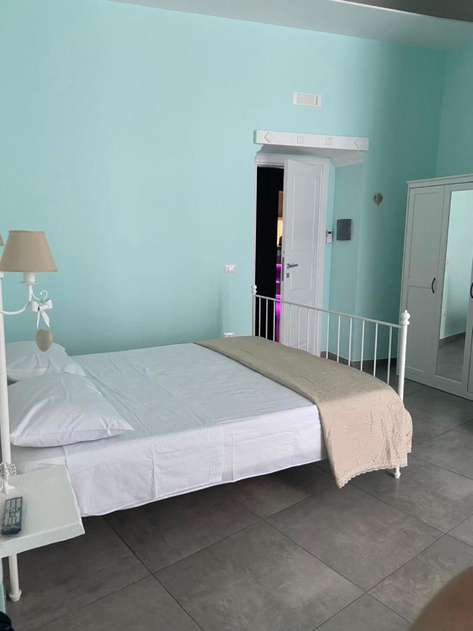 Beb La Gemma Bed & Breakfast เนเปิลส์ ภายนอก รูปภาพ