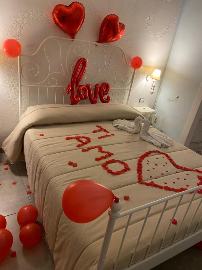 Beb La Gemma Bed & Breakfast เนเปิลส์ ภายนอก รูปภาพ