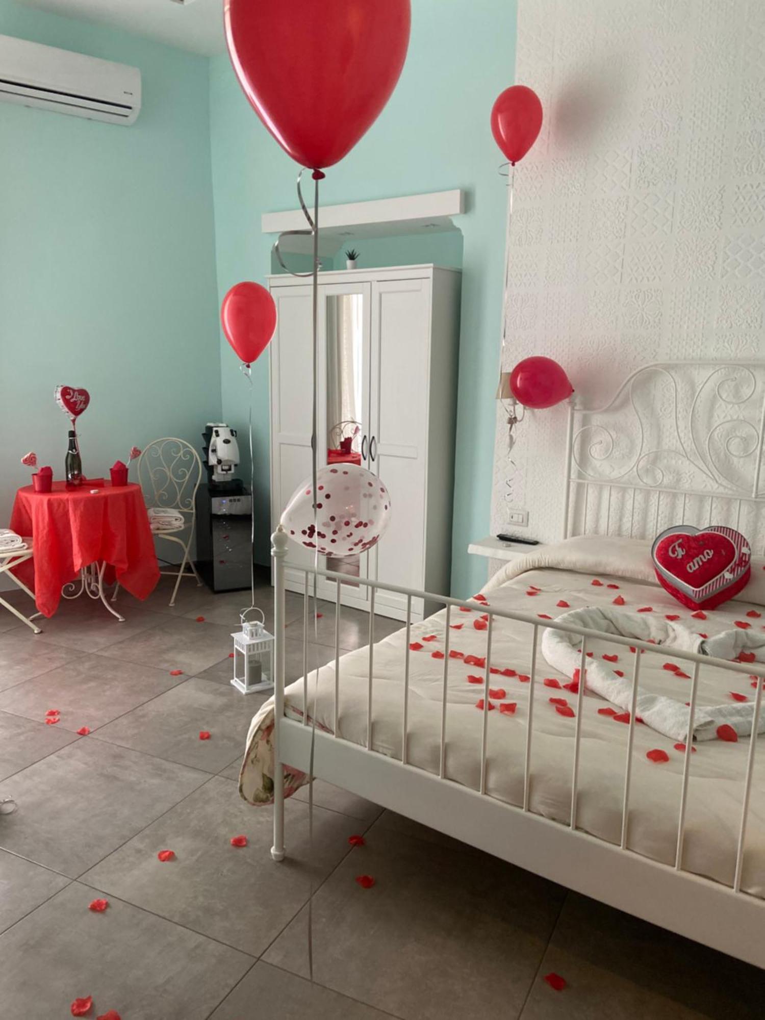Beb La Gemma Bed & Breakfast เนเปิลส์ ภายนอก รูปภาพ