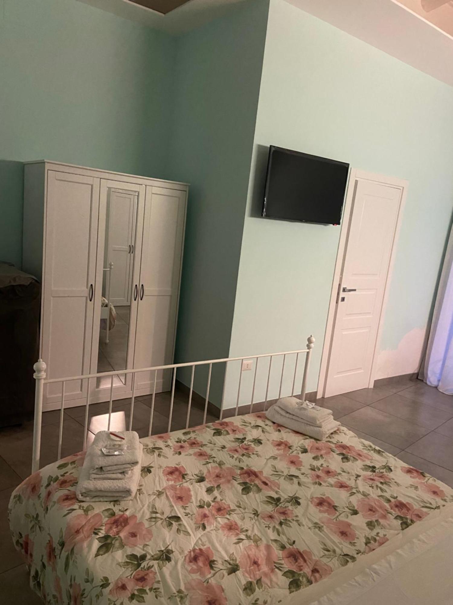 Beb La Gemma Bed & Breakfast เนเปิลส์ ภายนอก รูปภาพ