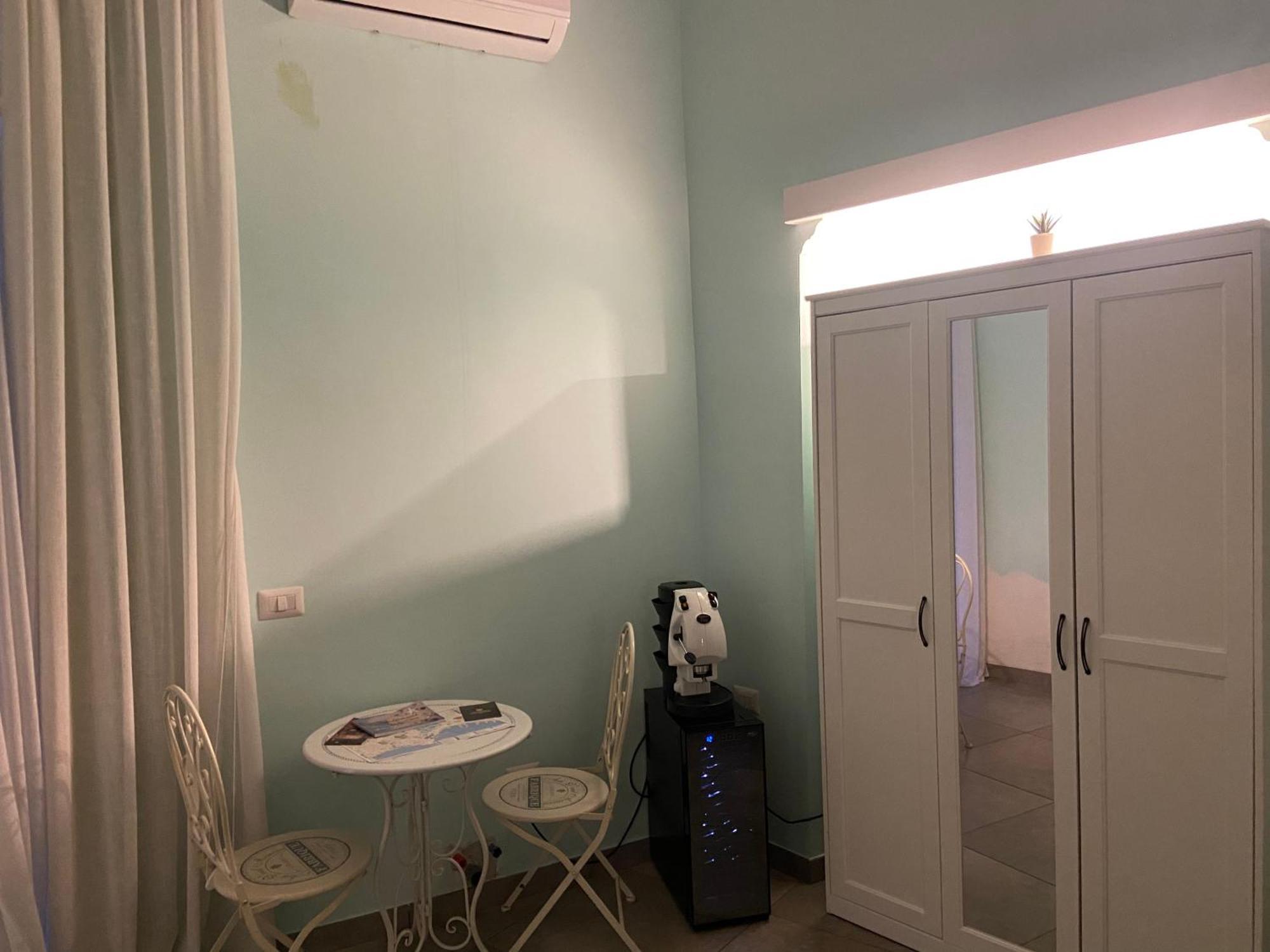 Beb La Gemma Bed & Breakfast เนเปิลส์ ภายนอก รูปภาพ