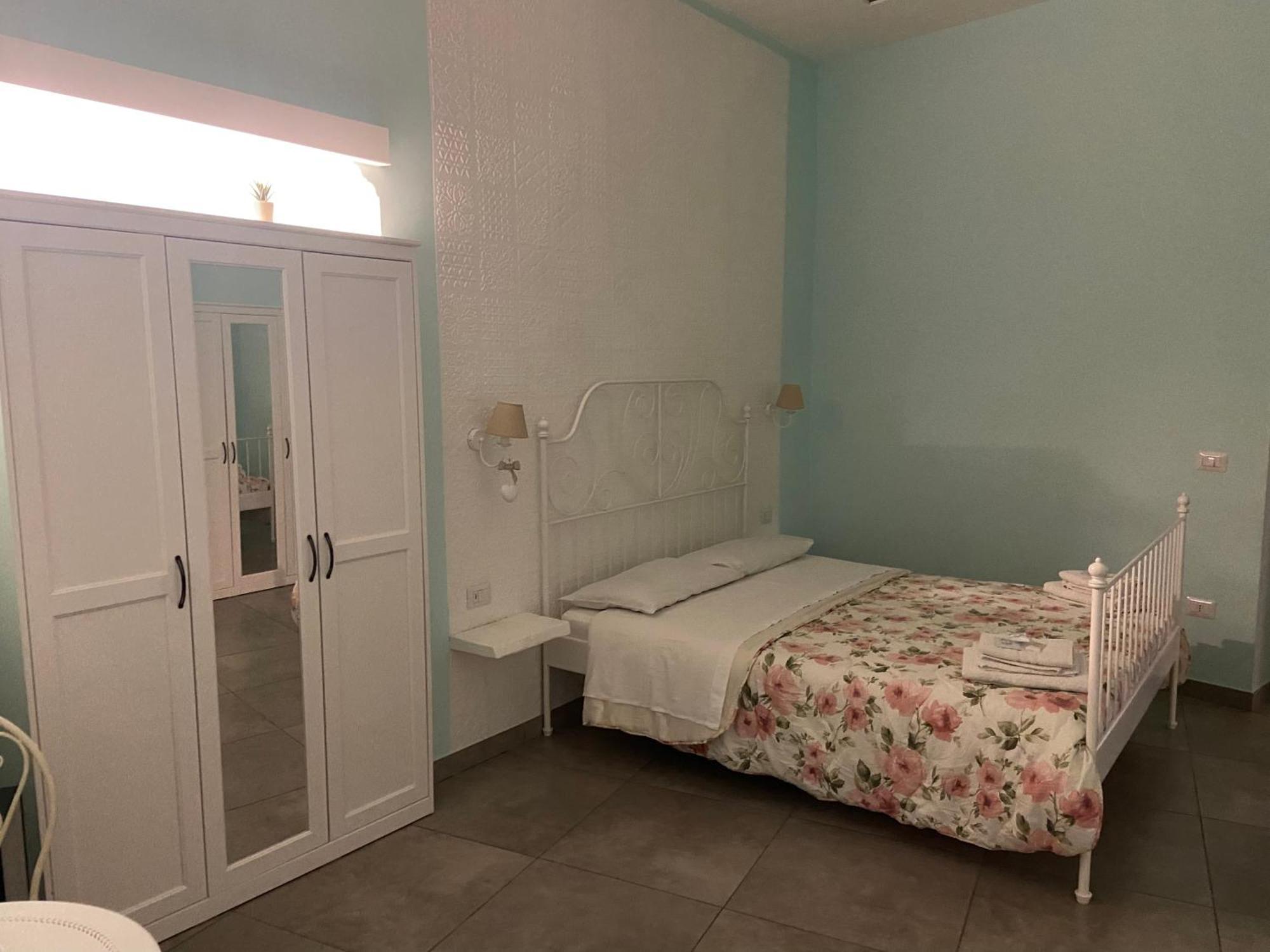 Beb La Gemma Bed & Breakfast เนเปิลส์ ภายนอก รูปภาพ