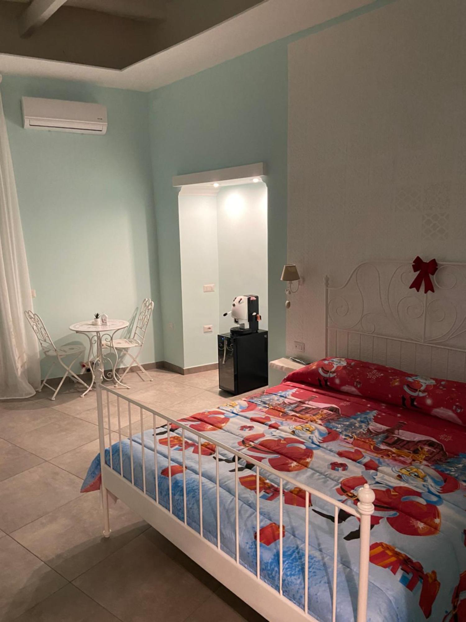 Beb La Gemma Bed & Breakfast เนเปิลส์ ภายนอก รูปภาพ