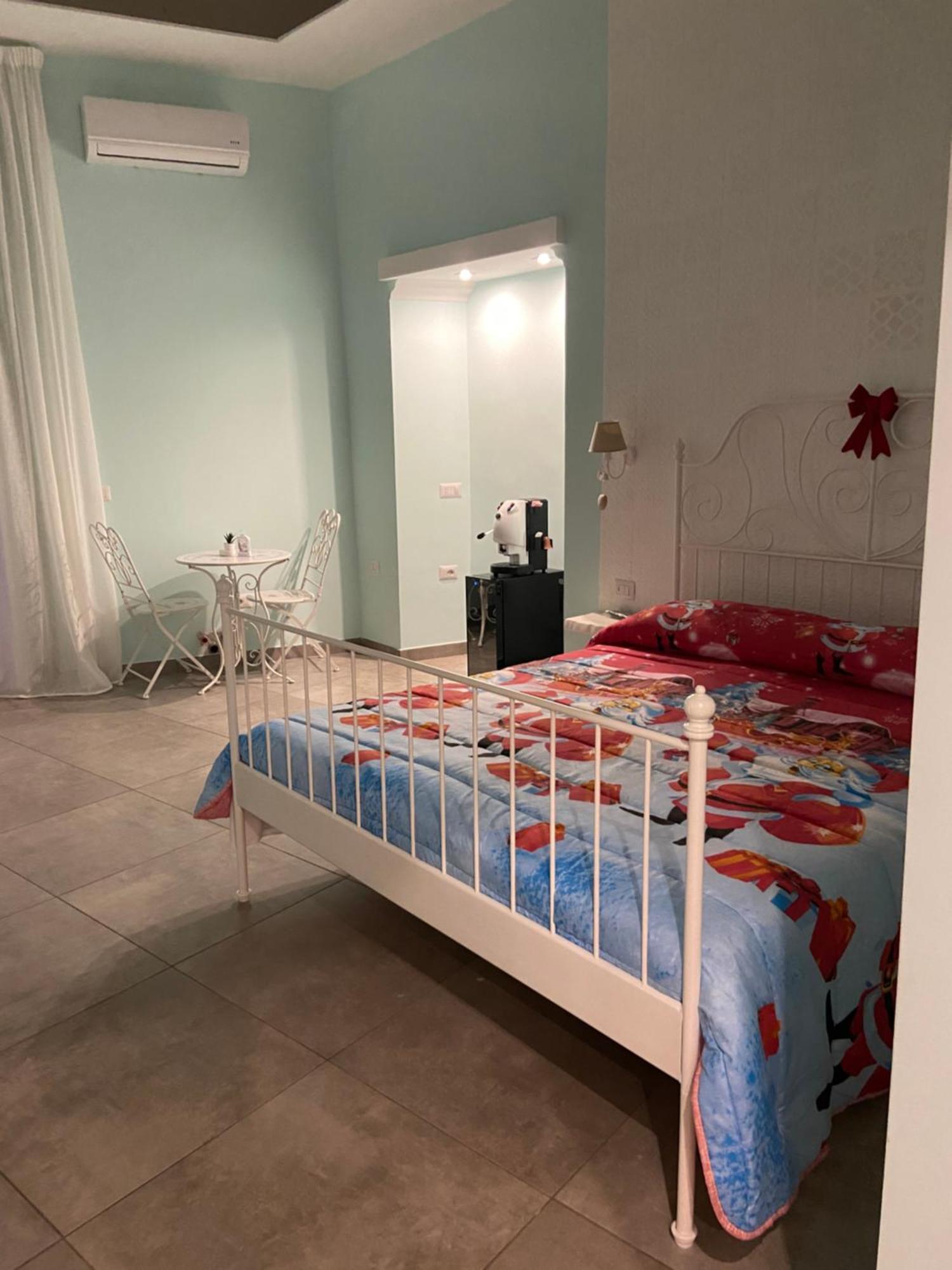 Beb La Gemma Bed & Breakfast เนเปิลส์ ภายนอก รูปภาพ